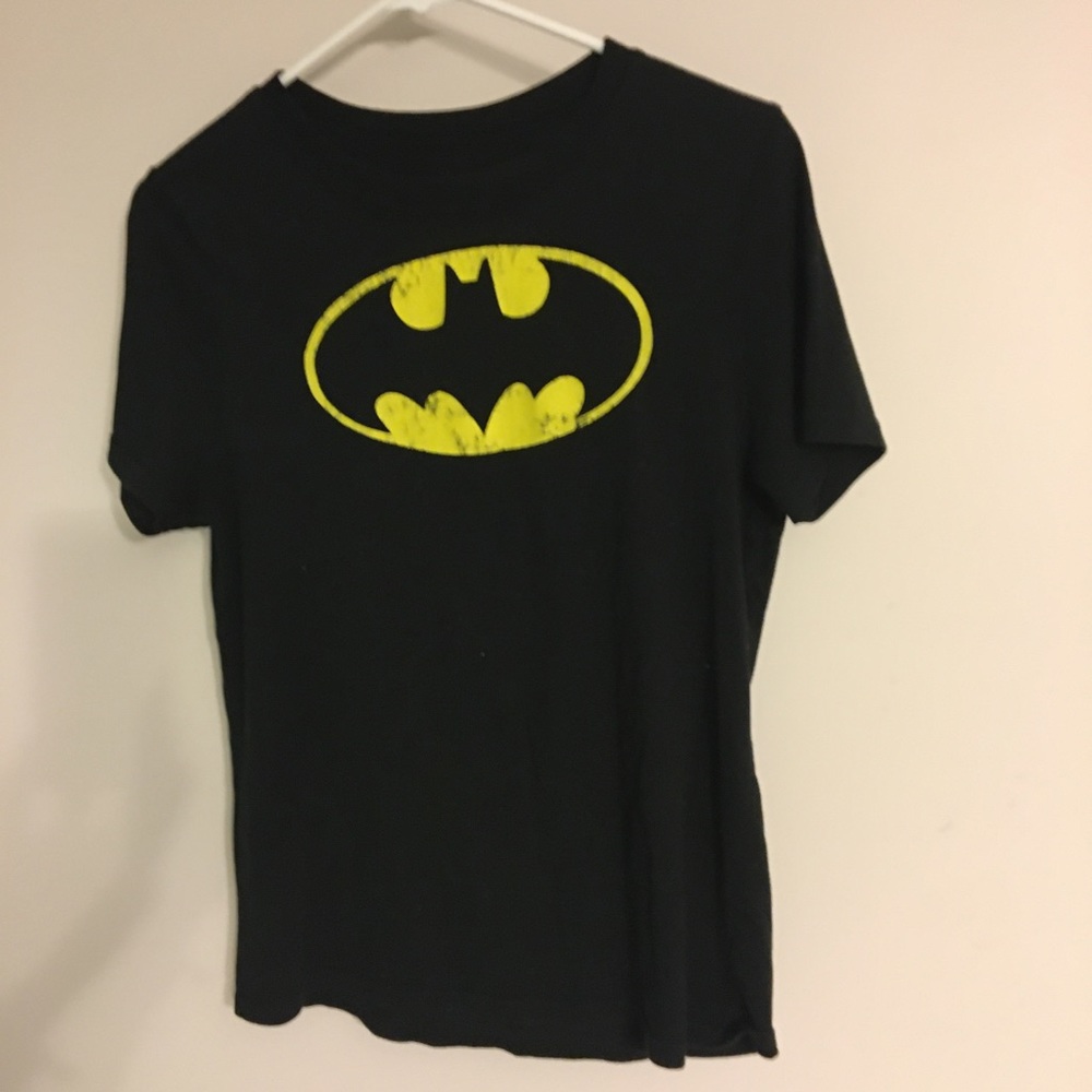 Distressed Batman Logo Graphic Tee 🦇💛